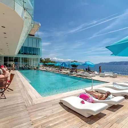 Apartman Nice In With Outdoor Swimming Pool, 2 Bedrooms And Wifi Novi Vinodolski