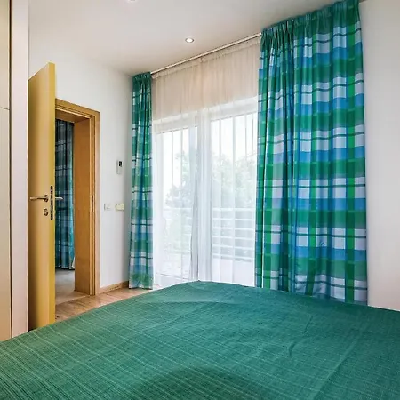 Apartman Nice In With Outdoor Swimming Pool, 2 Bedrooms And Wifi *