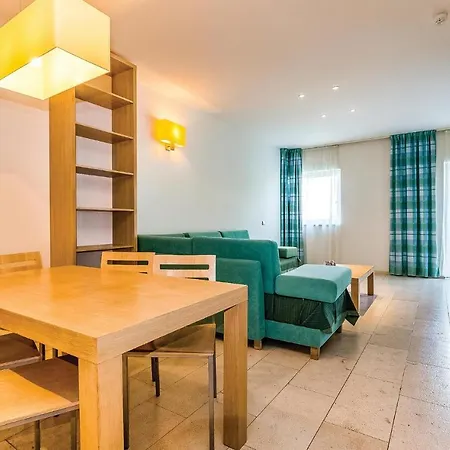Apartman Nice In With Outdoor Swimming Pool, 2 Bedrooms And Wifi