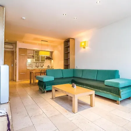 Nice In With Outdoor Swimming Pool, 2 Bedrooms And Wifi Apartman Novi Vinodolski