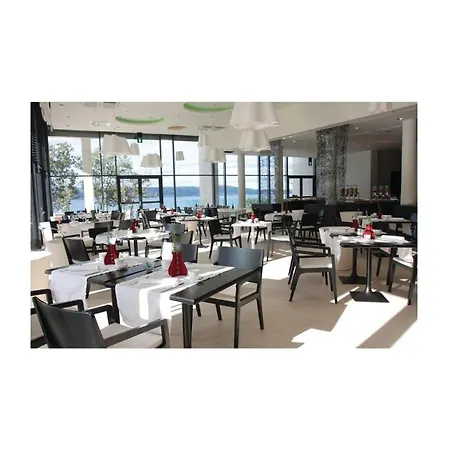 Apartman Nice In With Outdoor Swimming Pool, 2 Bedrooms And Wifi