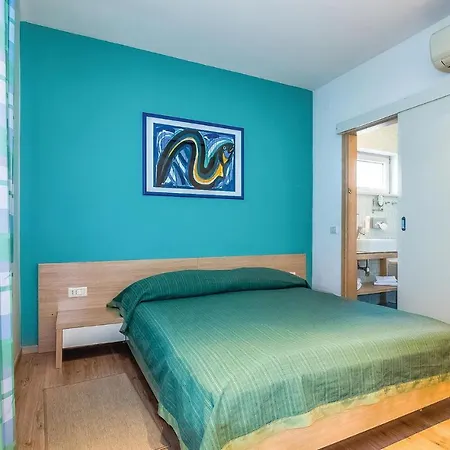 Apartman Nice In With Outdoor Swimming Pool, 2 Bedrooms And Wifi *