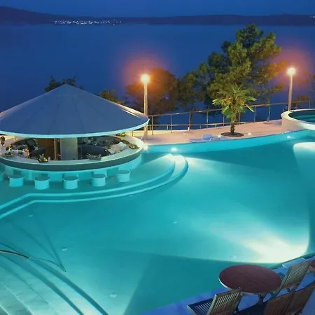 Apartman Nice In With Outdoor Swimming Pool, 2 Bedrooms And Wifi Novi Vinodolski